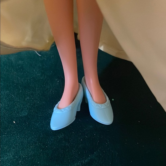 Vintage 90s Anastasia Princess Doll in yellow ballroom dress - Picture 3 of 4